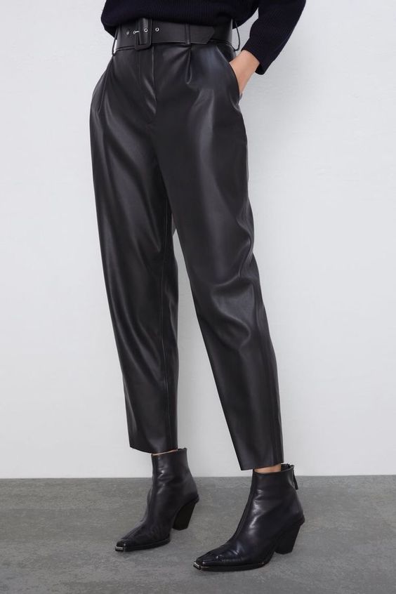 Ankle-length black leather Trousers