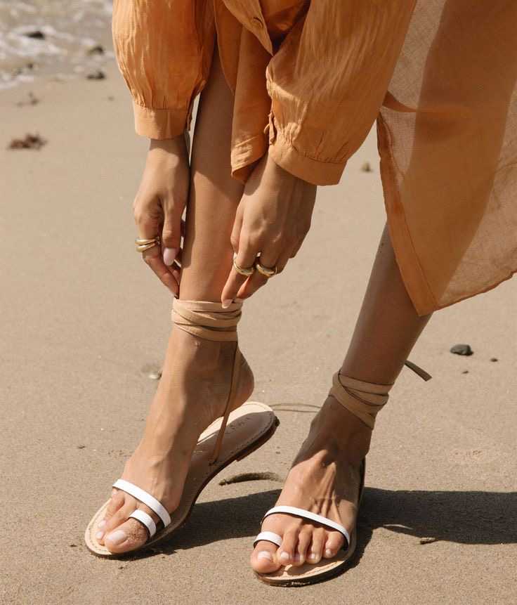 TILLI shoemakers repair the soles of your sandals!